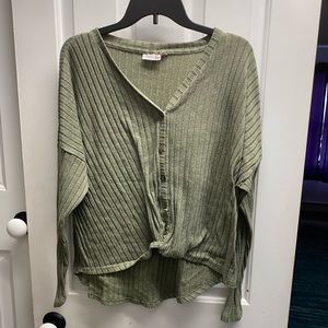 So XL juniors green long sleeve crop top